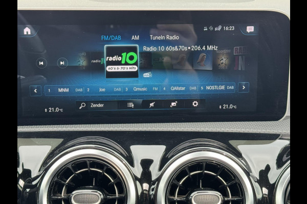 Mercedes-Benz CLA-Klasse Shooting Brake 180 Business Solution AMG Automaat Cruise control Climate control Pano Parkeersensoren