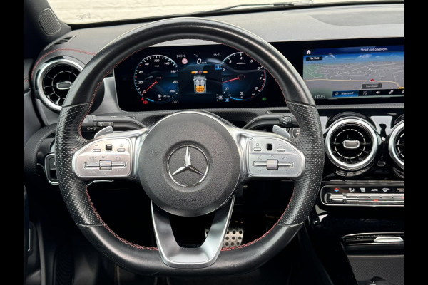 Mercedes-Benz CLA-Klasse Shooting Brake 180 Business Solution AMG Automaat Cruise control Climate control Pano Parkeersensoren