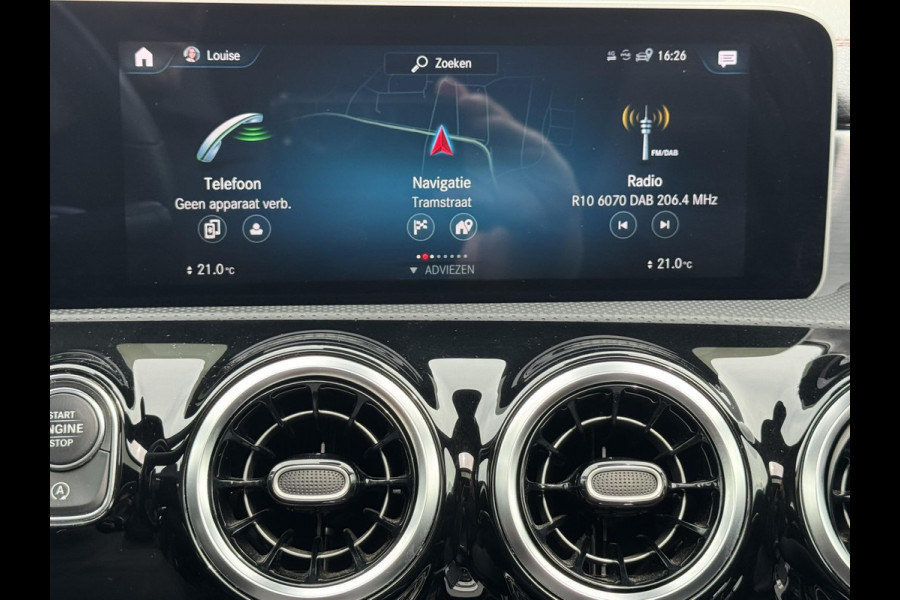 Mercedes-Benz CLA-Klasse Shooting Brake 180 Business Solution AMG Automaat Cruise control Climate control Pano Parkeersensoren