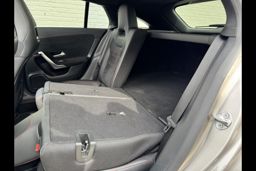 Mercedes-Benz CLA-Klasse Shooting Brake 180 Business Solution AMG Automaat Cruise control Climate control Pano Parkeersensoren