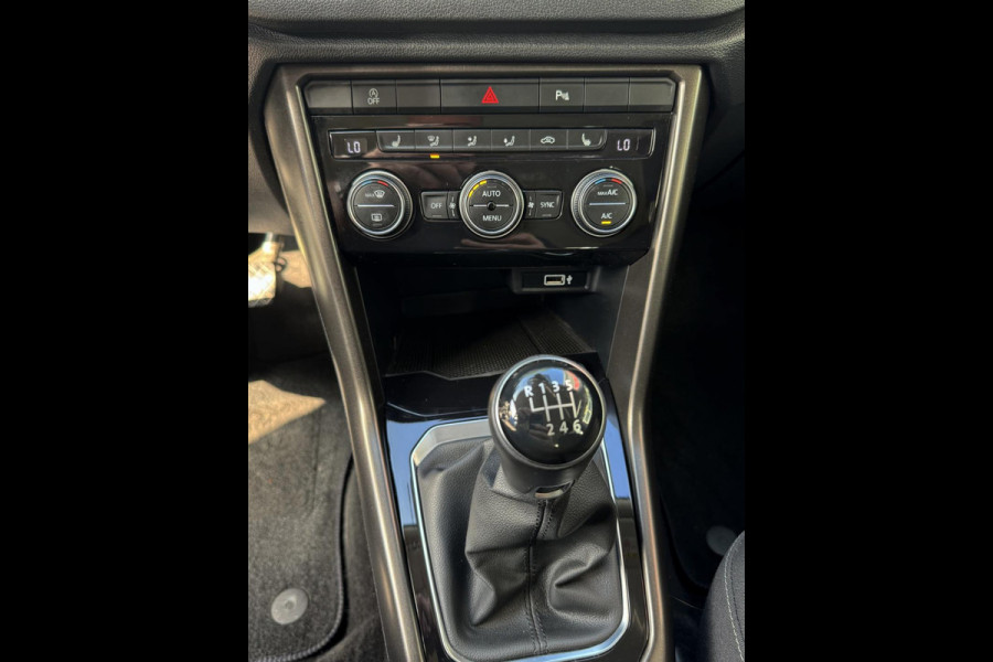 Volkswagen T-Roc 1.0 TSI Style - Airco I LED I PDC I Comfort pakket I Sport velgen I Dealer onderhouden
