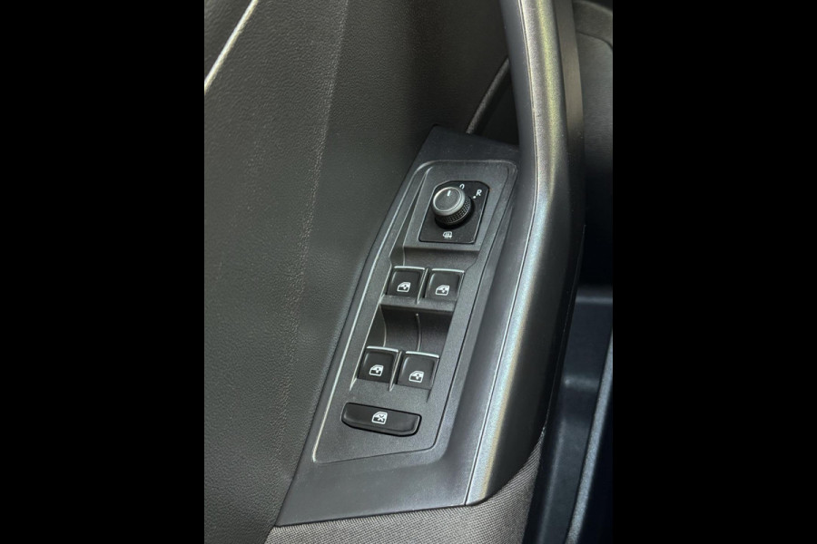 Volkswagen T-Roc 1.0 TSI Style - Airco I LED I PDC I Comfort pakket I Sport velgen I Dealer onderhouden