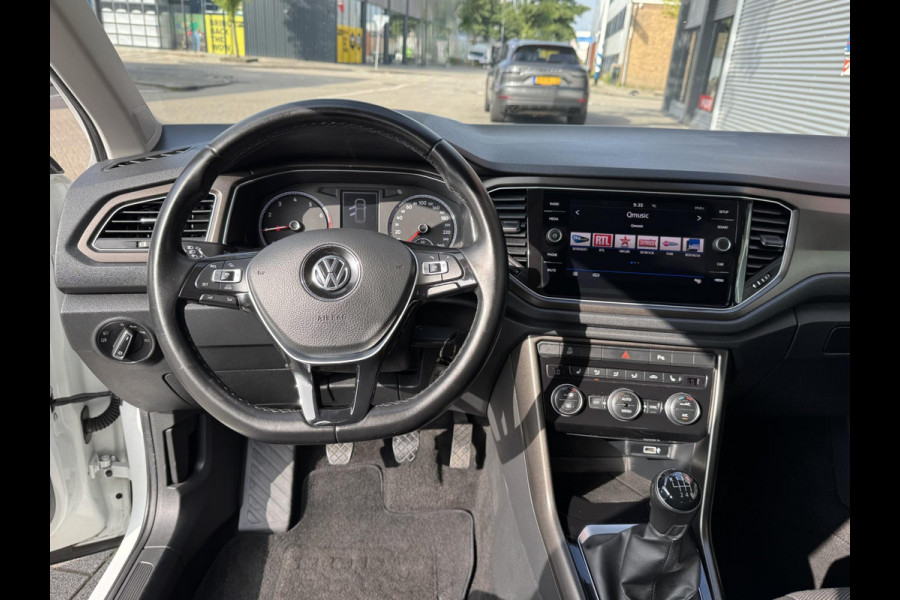 Volkswagen T-Roc 1.0 TSI Style - Airco I LED I PDC I Comfort pakket I Sport velgen I Dealer onderhouden