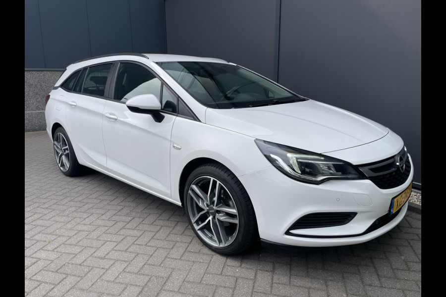 Opel Astra Sports Tourer 1.0 Turbo Online Edition Airco - Cruise control - Parkeersensoren achter - Licht metalen velgen 18 inch - Navigatie - Lederen stuurwiel