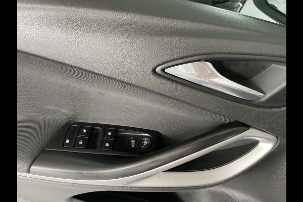 Opel Astra Sports Tourer 1.0 Turbo Online Edition Airco - Cruise control - Parkeersensoren achter - Licht metalen velgen 18 inch - Navigatie - Lederen stuurwiel