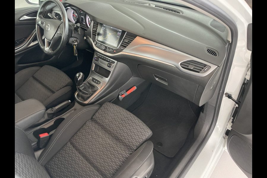 Opel Astra Sports Tourer 1.0 Turbo Online Edition Airco - Cruise control - Parkeersensoren achter - Licht metalen velgen 18 inch - Navigatie - Lederen stuurwiel