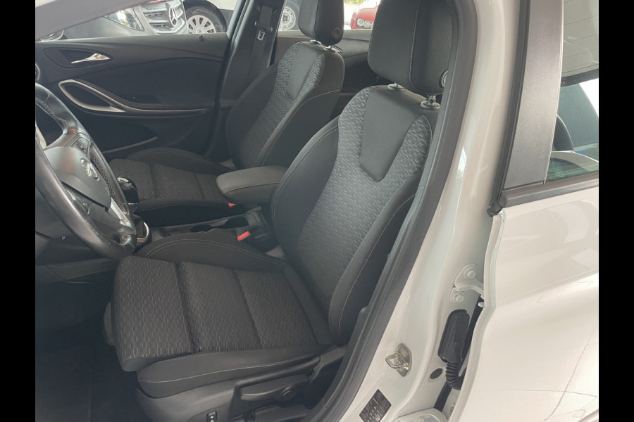 Opel Astra Sports Tourer 1.0 Turbo Online Edition Airco - Cruise control - Parkeersensoren achter - Licht metalen velgen 18 inch - Navigatie - Lederen stuurwiel