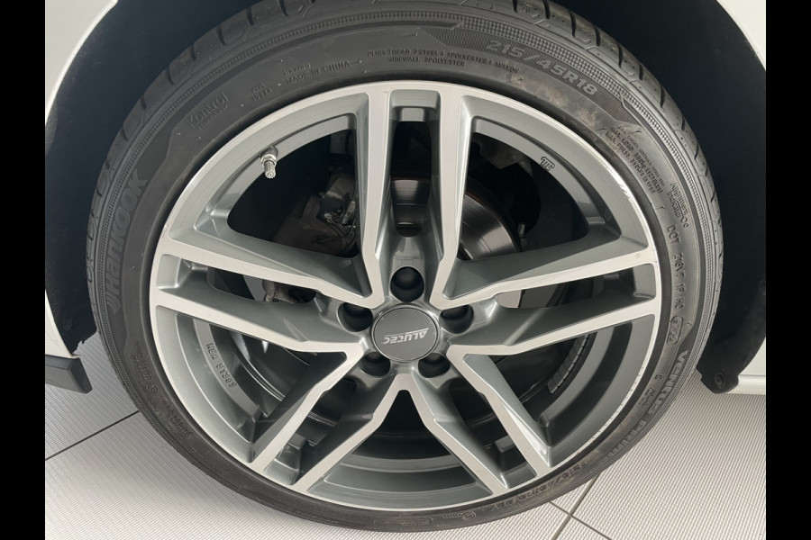 Opel Astra Sports Tourer 1.0 Turbo Online Edition Airco - Cruise control - Parkeersensoren achter - Licht metalen velgen 18 inch - Navigatie - Lederen stuurwiel