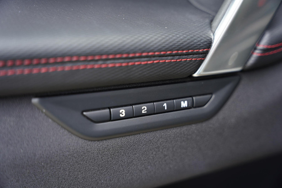 Land Rover Discovery Sport P300e 1.5 R-Dynamic HSE Panoramadak Meridian Head Up