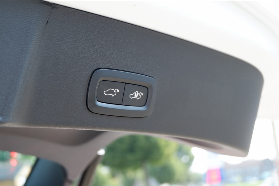 Volvo XC40 Recharge P8 AWD R-Des /Full Options/408PK/ INCL. BOVAG