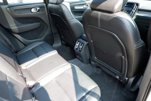 Volvo XC40 Recharge P8 AWD R-Des /Full Options/408PK/ INCL. BOVAG