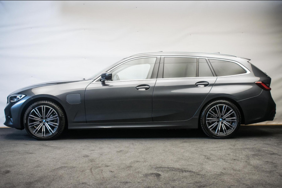BMW 3 Serie Touring 320e Sportline ORG NL [ Laser Panoramadak Elektrische Trekhaak M Sport Velgen Stoelverwarming Leder Carplay ]