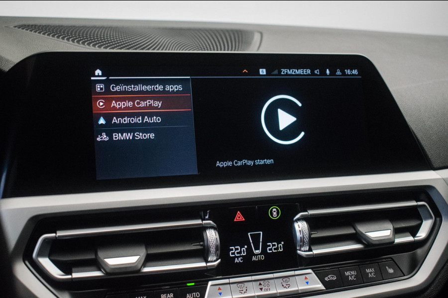 BMW 3 Serie Touring 320e Sportline ORG NL [ Laser Panoramadak Elektrische Trekhaak M Sport Velgen Stoelverwarming Leder Carplay ]