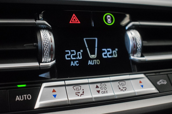 BMW 3 Serie Touring 320e Sportline ORG NL [ Laser Panoramadak Elektrische Trekhaak M Sport Velgen Stoelverwarming Leder Carplay ]