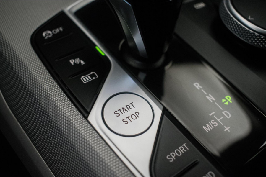 BMW 3 Serie Touring 320e Sportline ORG NL [ Laser Panoramadak Elektrische Trekhaak M Sport Velgen Stoelverwarming Leder Carplay ]