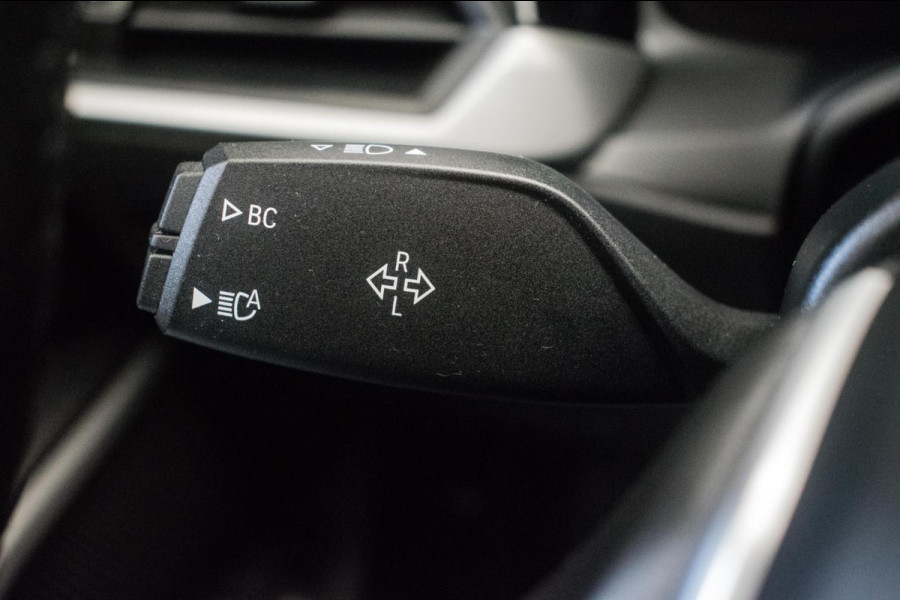 BMW 3 Serie Touring 320e Sportline ORG NL [ Laser Panoramadak Elektrische Trekhaak M Sport Velgen Stoelverwarming Leder Carplay ]
