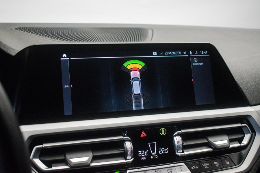 BMW 3 Serie Touring 320e Sportline ORG NL [ Laser Panoramadak Elektrische Trekhaak M Sport Velgen Stoelverwarming Leder Carplay ]