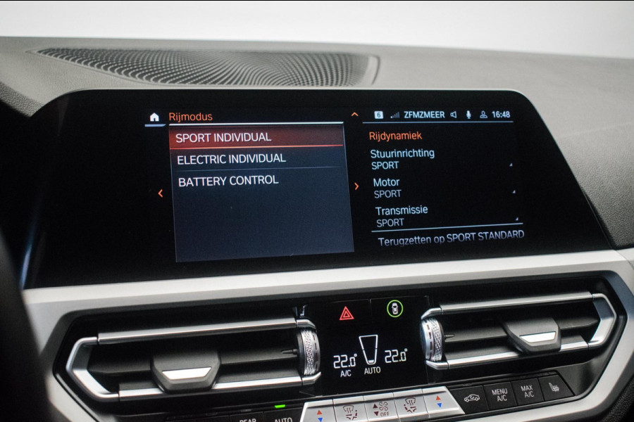 BMW 3 Serie Touring 320e Sportline ORG NL [ Laser Panoramadak Elektrische Trekhaak M Sport Velgen Stoelverwarming Leder Carplay ]