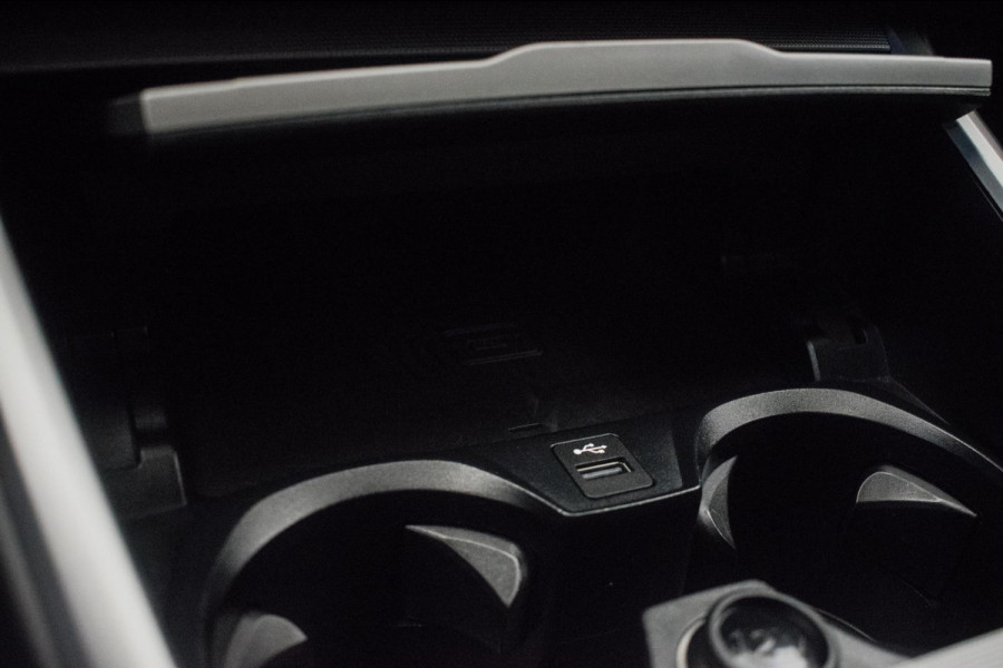 BMW 3 Serie Touring 320e Sportline ORG NL [ Laser Panoramadak Elektrische Trekhaak M Sport Velgen Stoelverwarming Leder Carplay ]