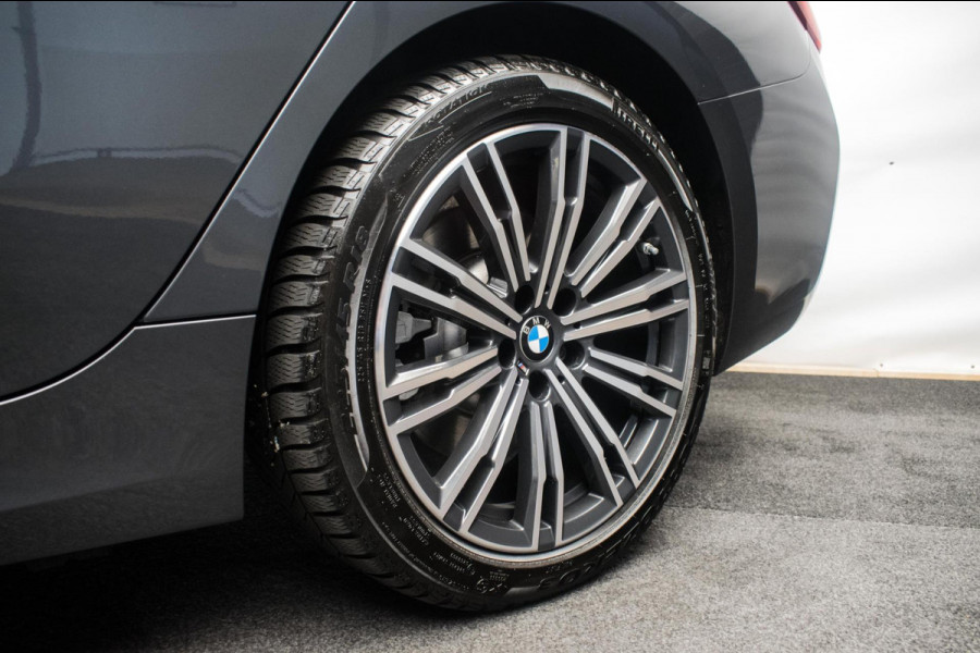BMW 3 Serie Touring 320e Sportline ORG NL [ Laser Panoramadak Elektrische Trekhaak M Sport Velgen Stoelverwarming Leder Carplay ]