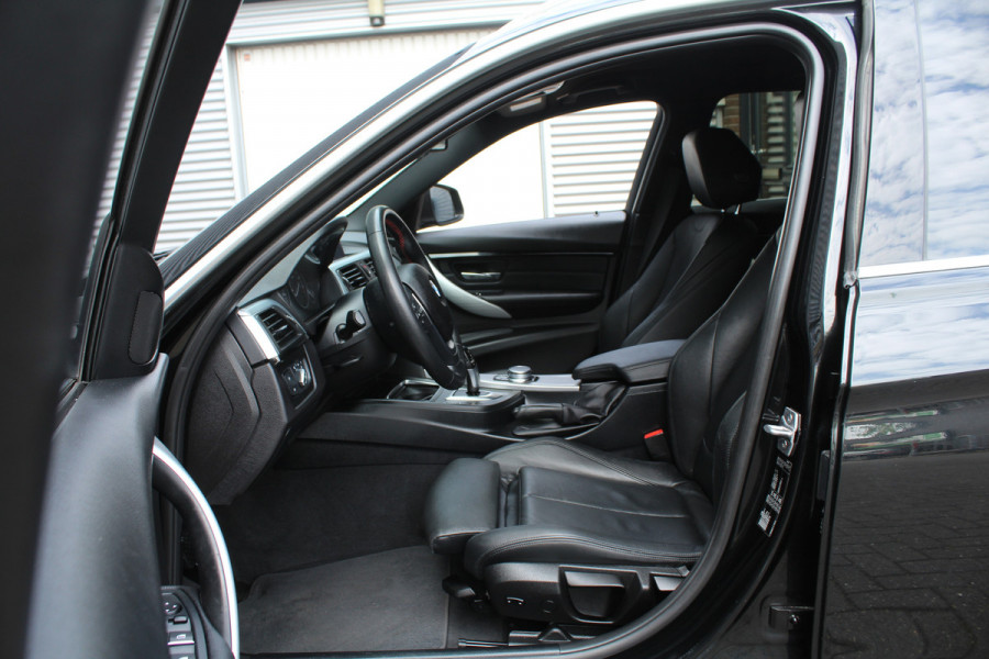 BMW 3 Serie Touring 320i 184pk High Executive Automaat NL-Auto NAP Clima Cruise Navi PDC El. Klep 18"LMV