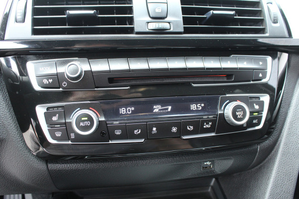 BMW 3 Serie Touring 320i 184pk High Executive Automaat NL-Auto NAP Clima Cruise Navi PDC El. Klep 18"LMV