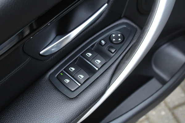 BMW 3 Serie Touring 320i 184pk High Executive Automaat NL-Auto NAP Clima Cruise Navi PDC El. Klep 18"LMV