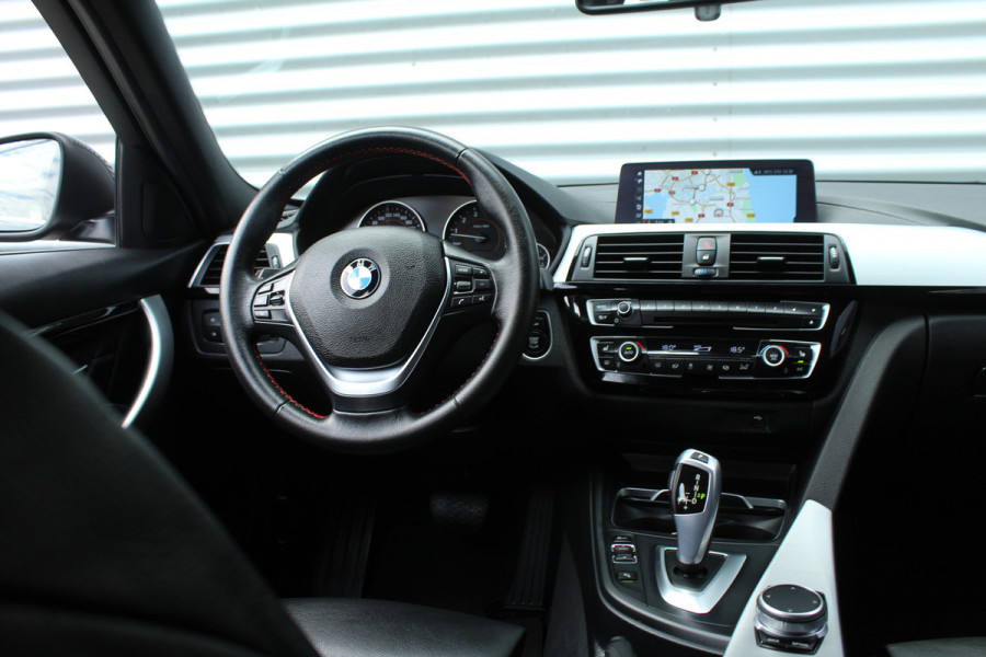 BMW 3 Serie Touring 320i 184pk High Executive Automaat NL-Auto NAP Clima Cruise Navi PDC El. Klep 18"LMV