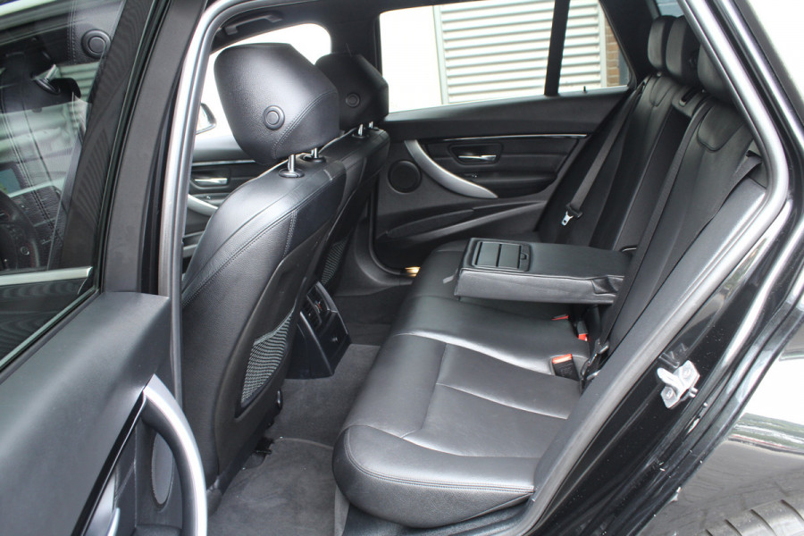 BMW 3 Serie Touring 320i 184pk High Executive Automaat NL-Auto NAP Clima Cruise Navi PDC El. Klep 18"LMV