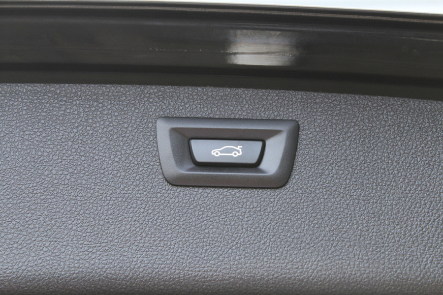 BMW 3 Serie Touring 320i 184pk High Executive Automaat NL-Auto NAP Clima Cruise Navi PDC El. Klep 18"LMV