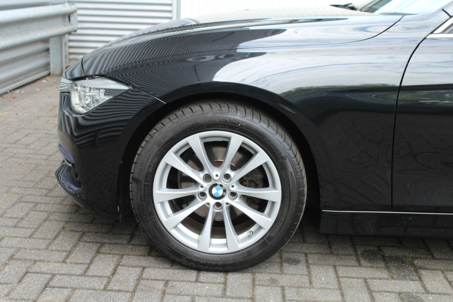 BMW 3 Serie Touring 320i 184pk High Executive Automaat NL-Auto NAP Clima Cruise Navi PDC El. Klep 18"LMV