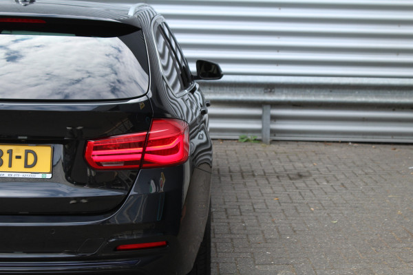 BMW 3 Serie Touring 320i 184pk High Executive Automaat NL-Auto NAP Clima Cruise Navi PDC El. Klep 18"LMV