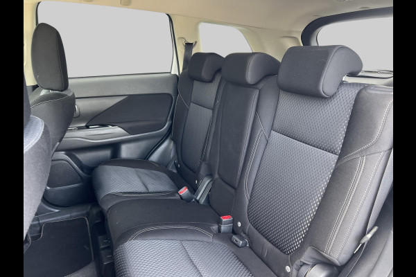 Mitsubishi Outlander 2.4 PHEV Pure | trekhaak