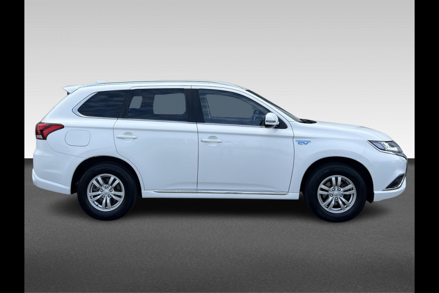 Mitsubishi Outlander 2.4 PHEV Pure | trekhaak