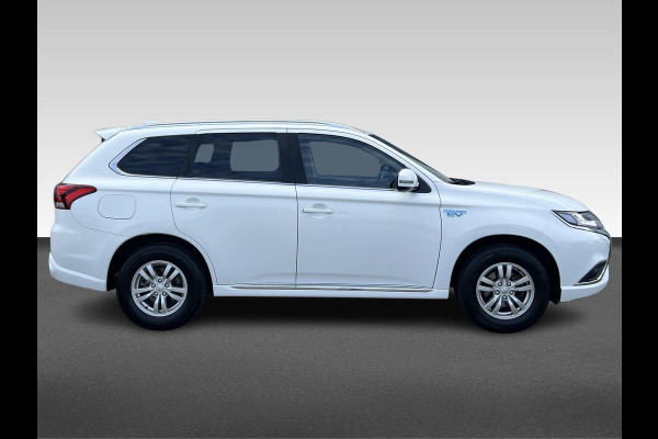 Mitsubishi Outlander 2.4 PHEV Pure | trekhaak