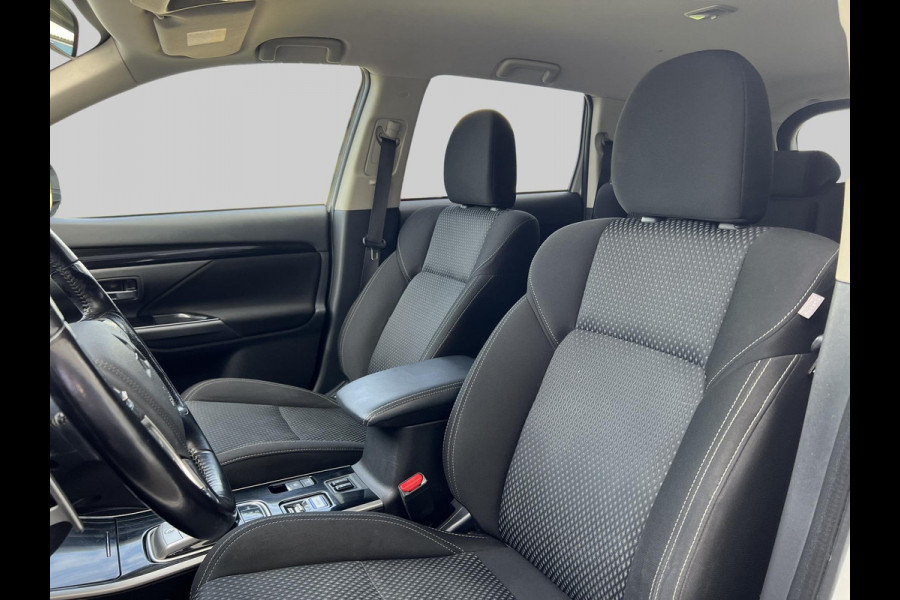 Mitsubishi Outlander 2.4 PHEV Pure | trekhaak