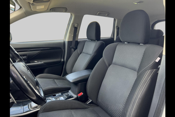 Mitsubishi Outlander 2.4 PHEV Pure | trekhaak