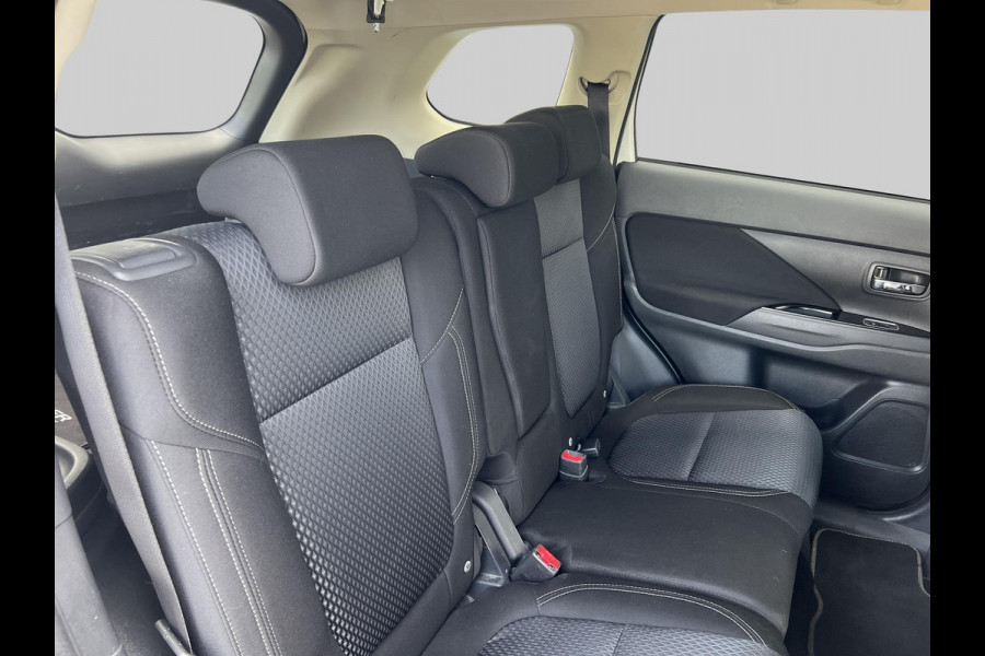 Mitsubishi Outlander 2.4 PHEV Pure | trekhaak
