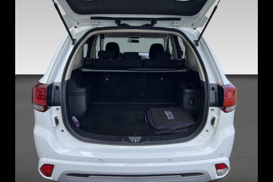 Mitsubishi Outlander 2.4 PHEV Pure | trekhaak