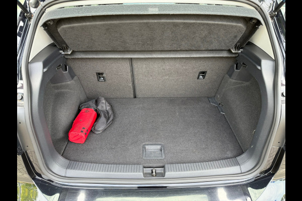 Volkswagen T-Cross 1.0 TSI Style Business R - Automaat- Navi - Trekhaak - Climate