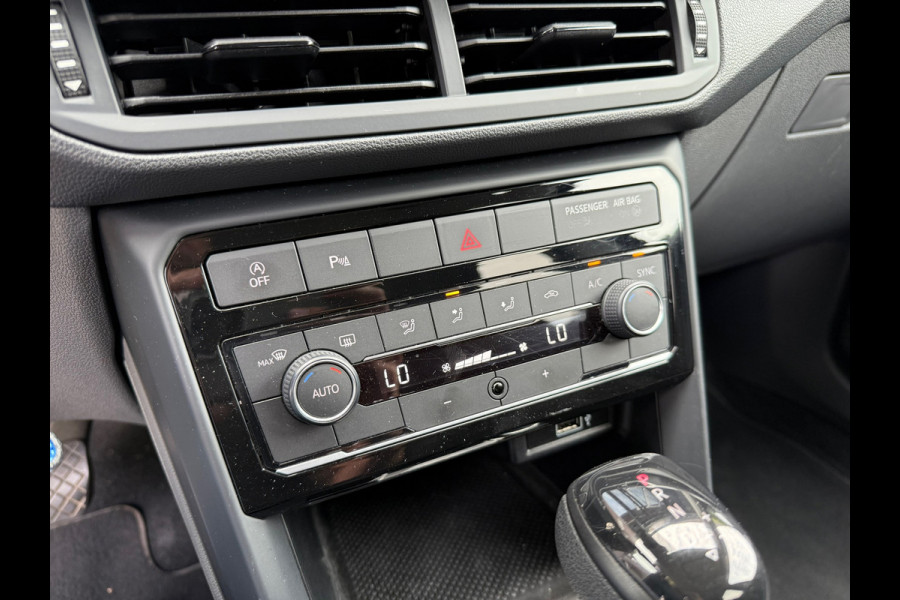 Volkswagen T-Cross 1.0 TSI Style Business R - Automaat- Navi - Trekhaak - Climate