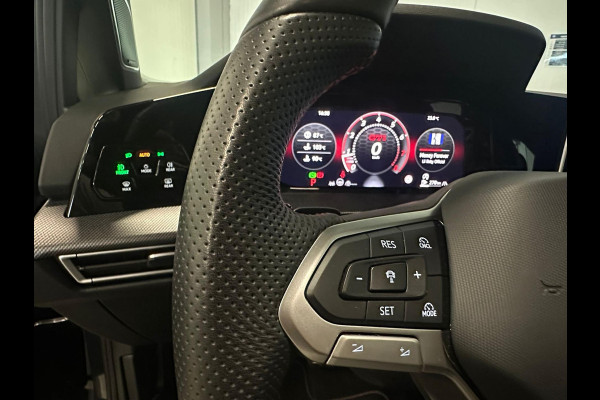Volkswagen Golf 2.0 TSI GTI | FACELIFT | PANO | HUD | 360 CAMERA | IQ LIGHTS