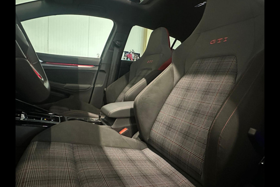 Volkswagen Golf 2.0 TSI GTI | FACELIFT | PANO | HUD | 360 CAMERA | IQ LIGHTS