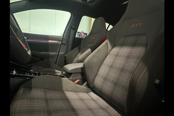 Volkswagen Golf 2.0 TSI GTI | FACELIFT | PANO | HUD | 360 CAMERA | IQ LIGHTS