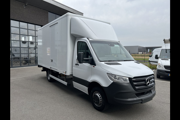 Mercedes-Benz Sprinter 516 CDI Bakwagen / Laadklep / Zijdeur / MBUX / Camera / Navigatie / Airco