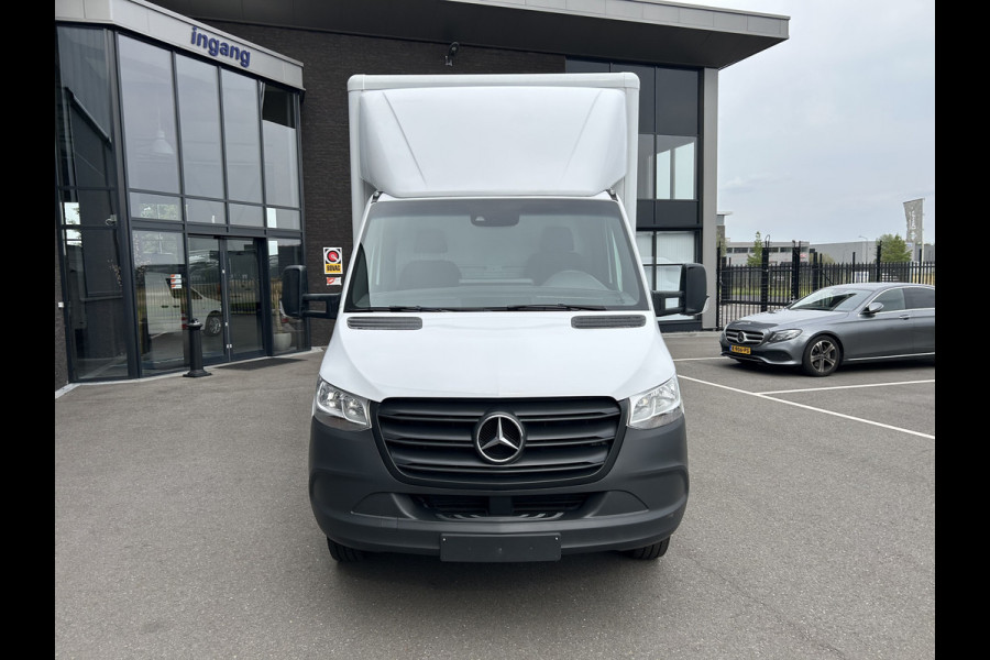 Mercedes-Benz Sprinter 516 CDI Bakwagen / Laadklep / Zijdeur / MBUX / Camera / Navigatie / Airco