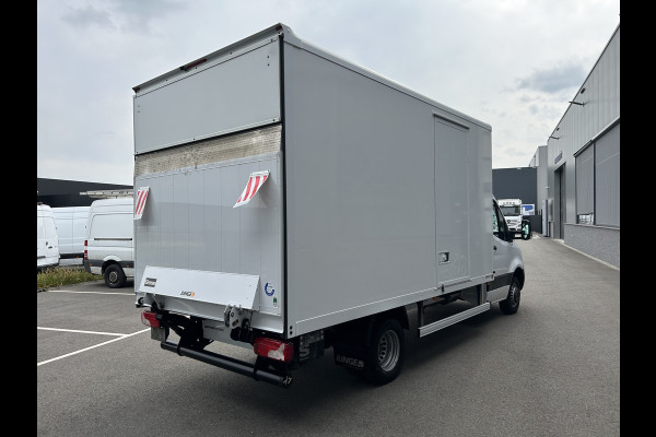 Mercedes-Benz Sprinter 516 CDI Bakwagen / Laadklep / Zijdeur / MBUX / Camera / Navigatie / Airco