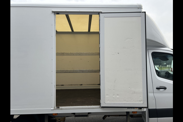 Mercedes-Benz Sprinter 516 CDI Bakwagen / Laadklep / Zijdeur / MBUX / Camera / Navigatie / Airco
