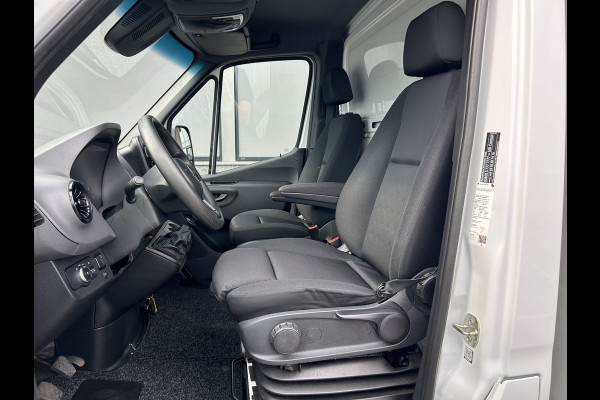 Mercedes-Benz Sprinter 516 CDI Bakwagen / Laadklep / Zijdeur / MBUX / Camera / Navigatie / Airco