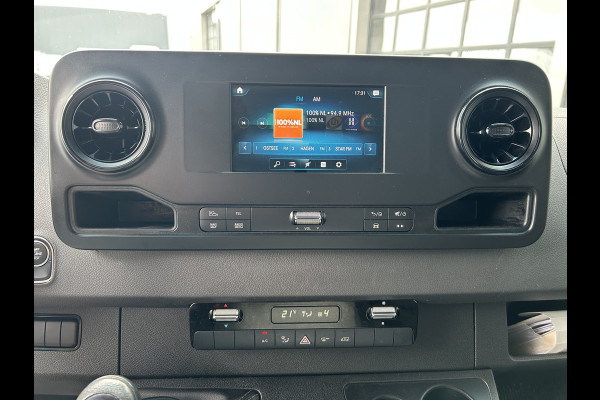 Mercedes-Benz Sprinter 516 CDI Bakwagen / Laadklep / Zijdeur / MBUX / Camera / Navigatie / Airco